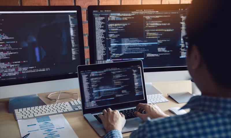数据科学选型:R与Python如何赋能铁岭网站建设?